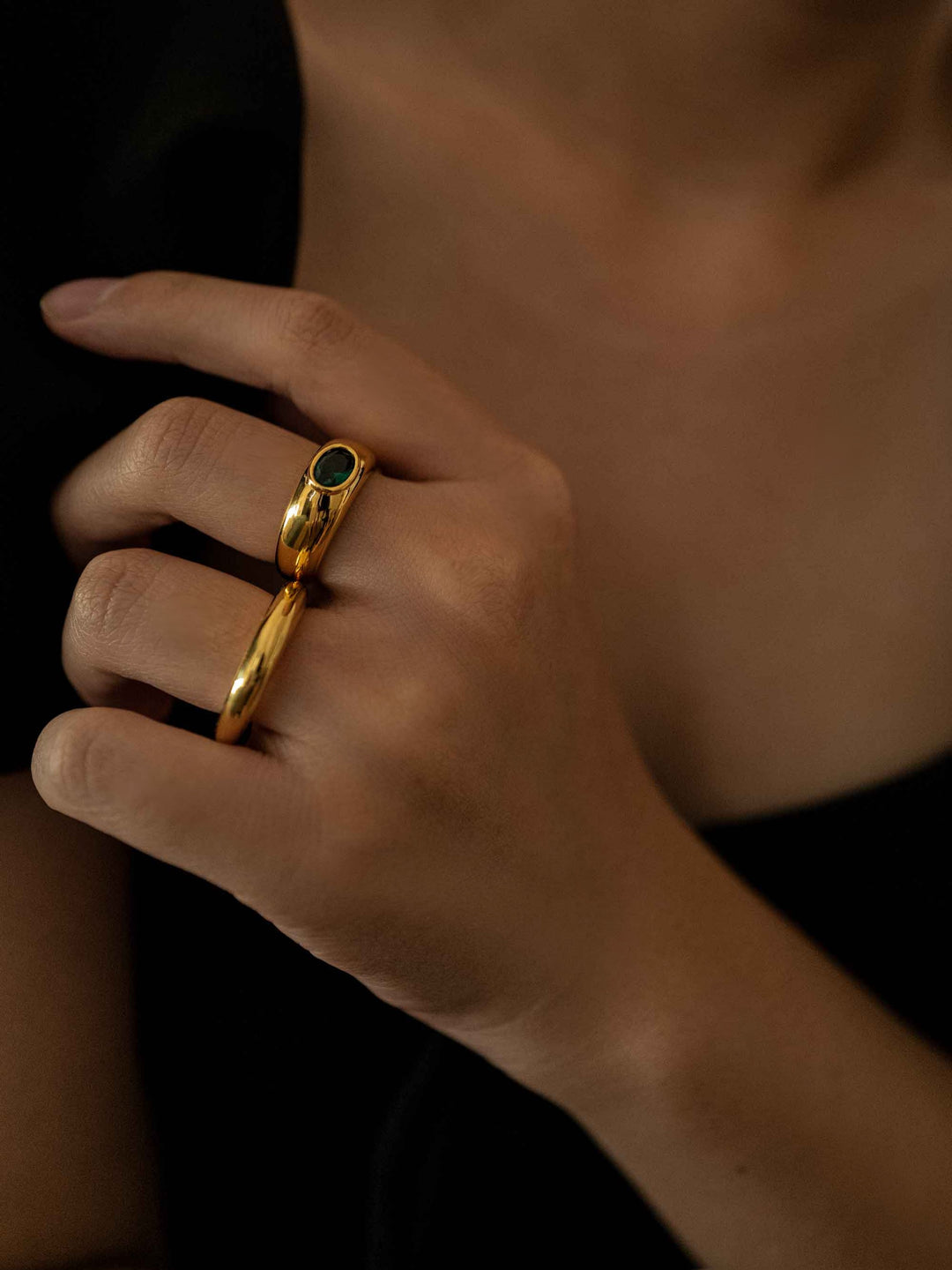 a hand wear A polished gold ring.