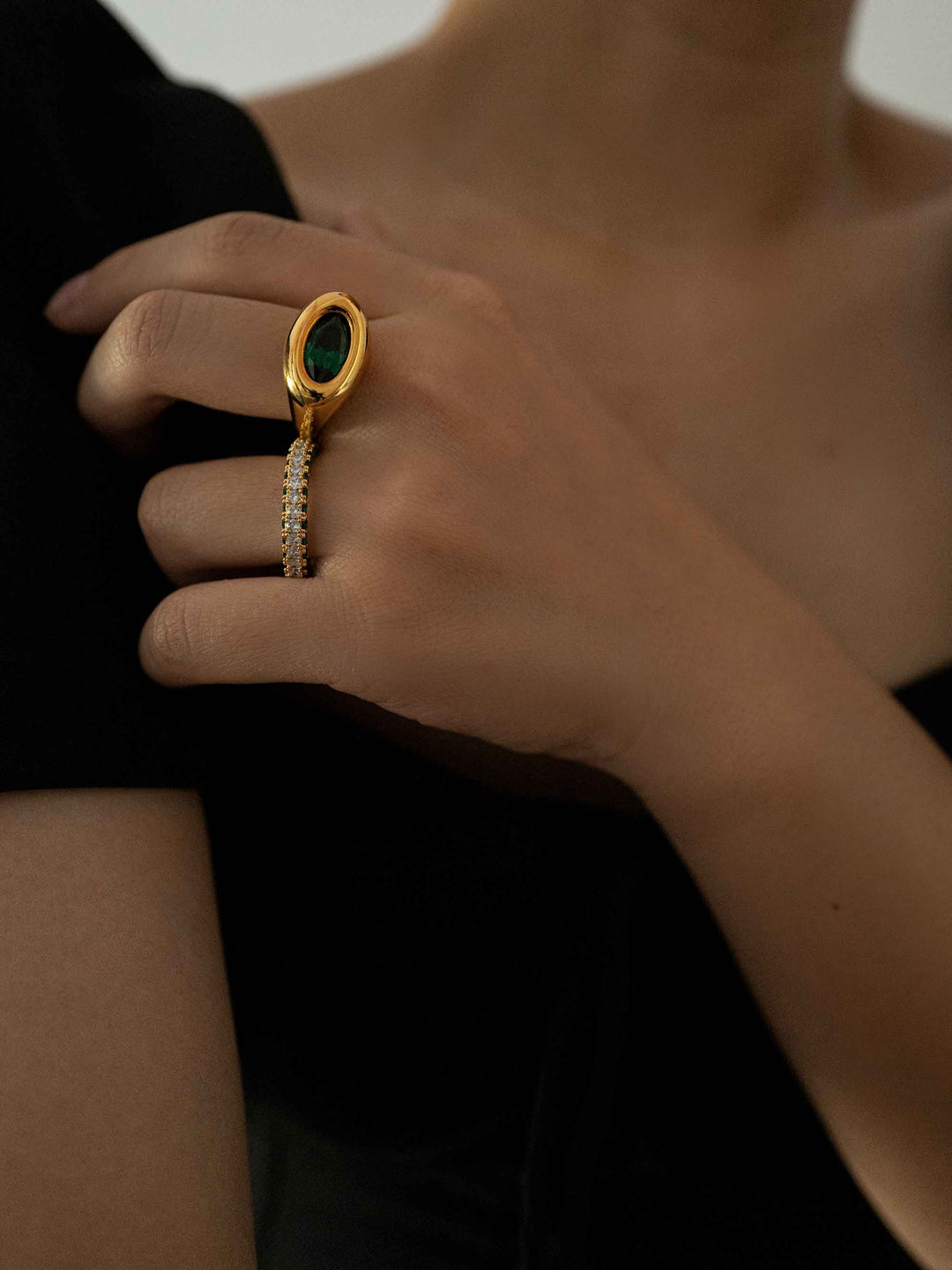 One oval green zirconia ring