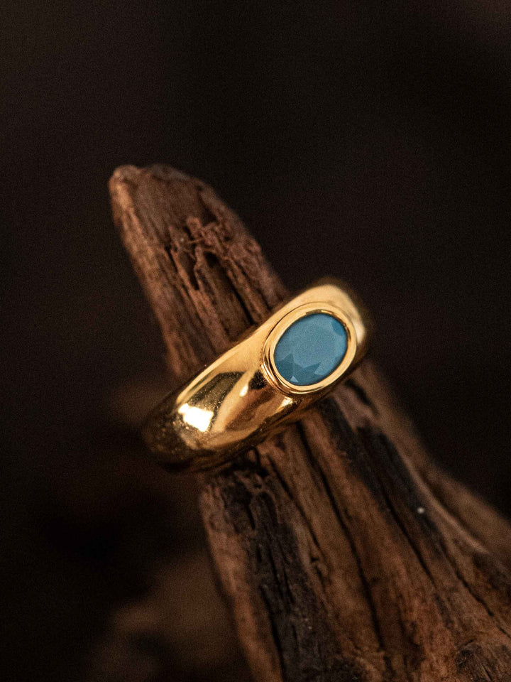 A turquoise gold ring.