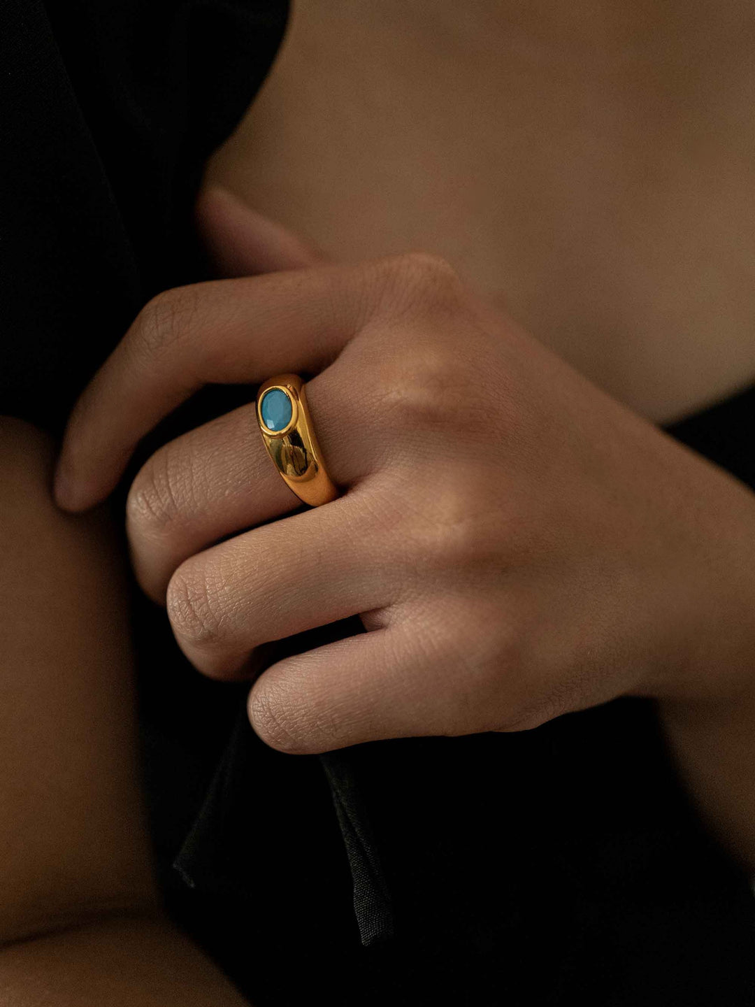 A turquoise gold ring.