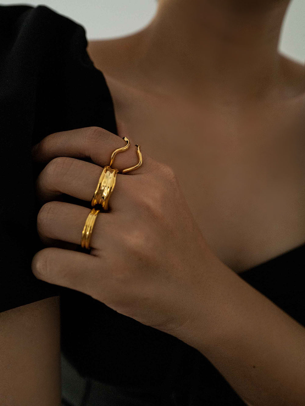 a hand wear rings