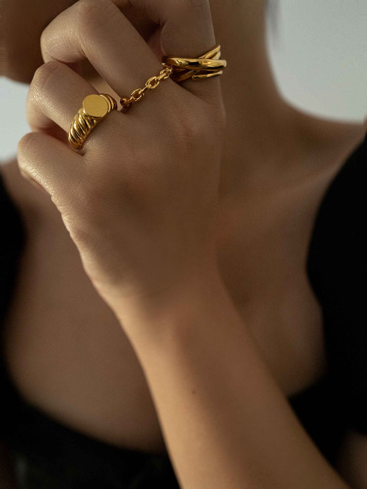 a hand wear rings