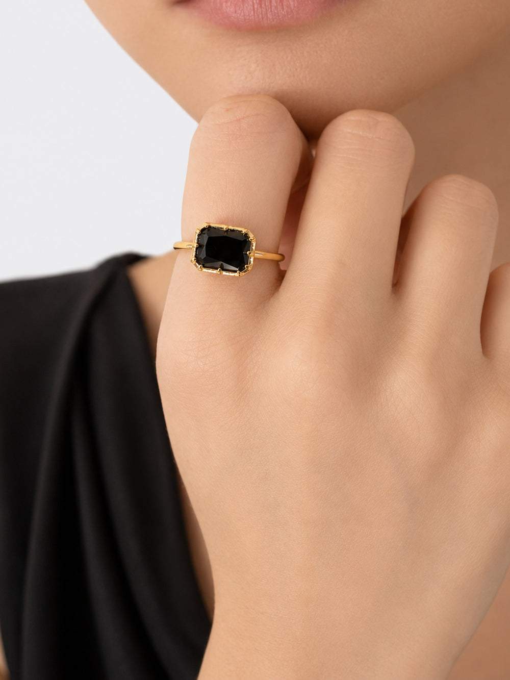 Clelia black stone ring with gold-plated open band