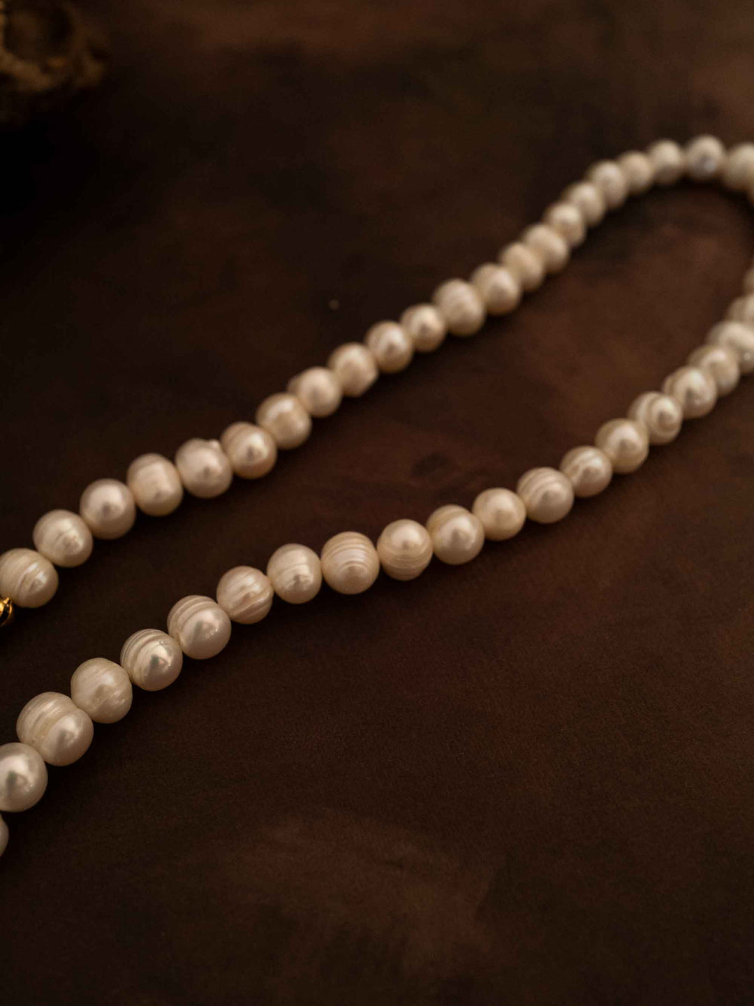 A pearl necklace with square zirconia