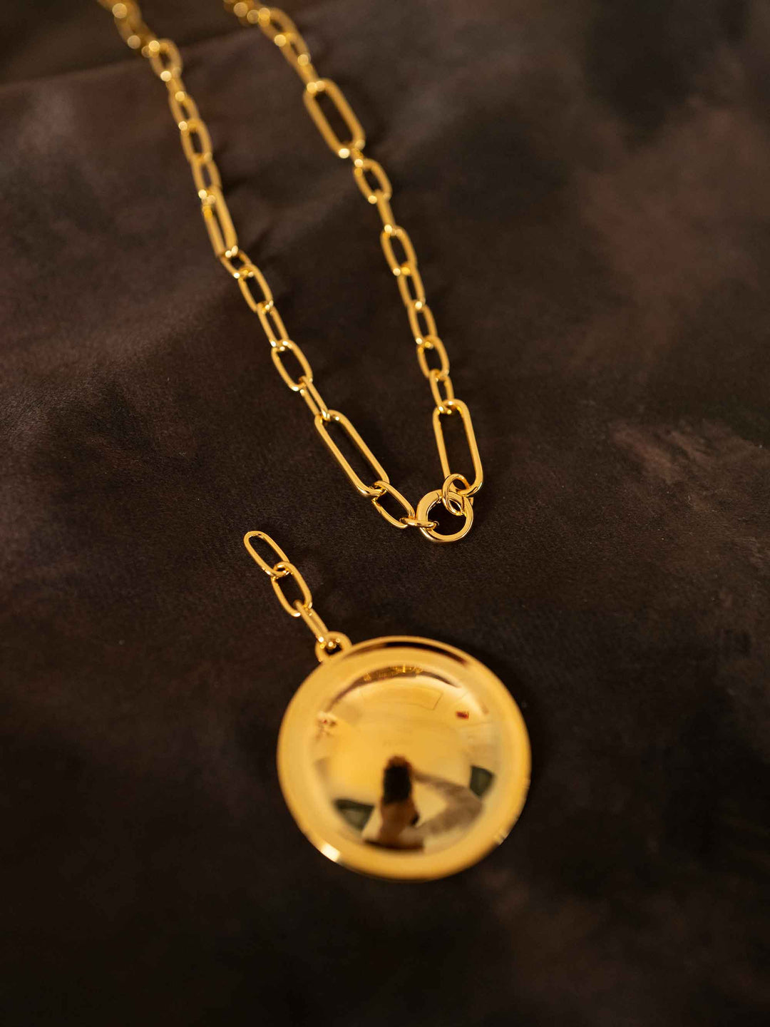 Round Pendant Gold Necklace