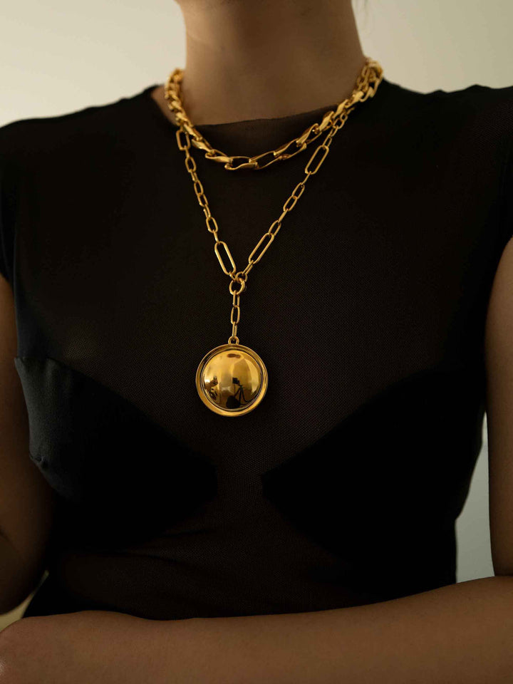 Round Pendant Gold Necklace