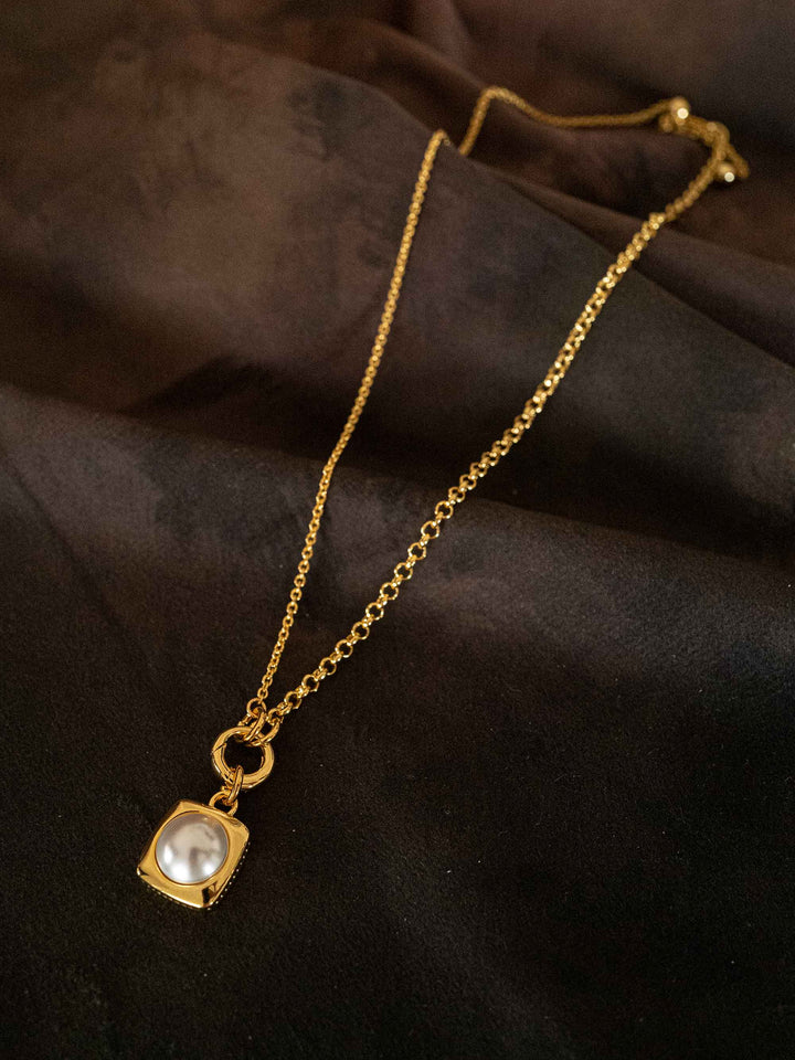 A square pearl pendant gold necklace
