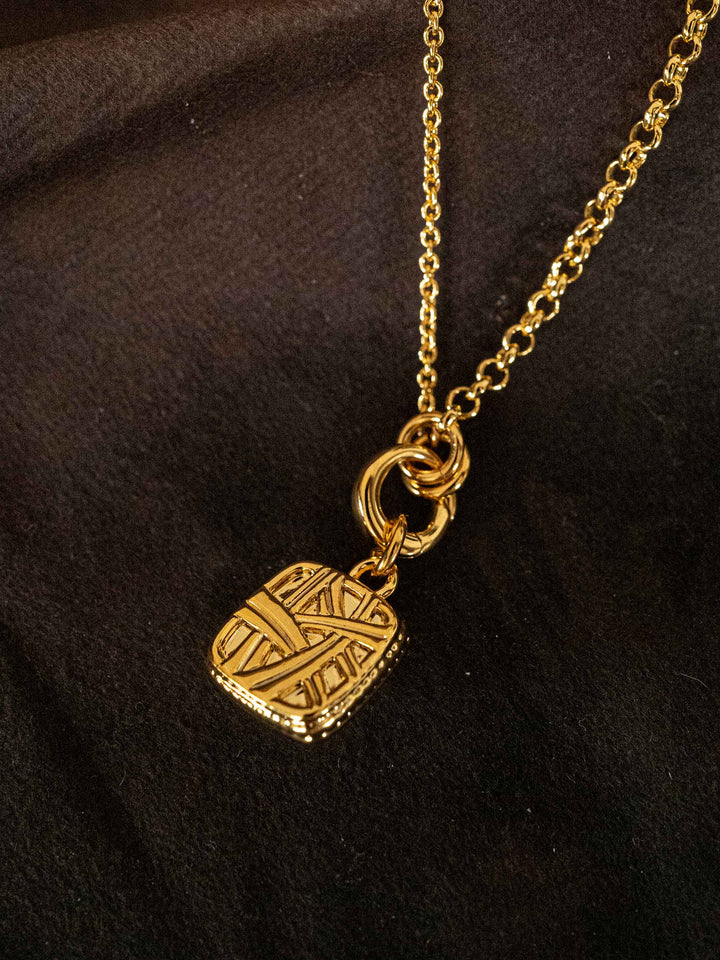 A square pearl pendant gold necklace