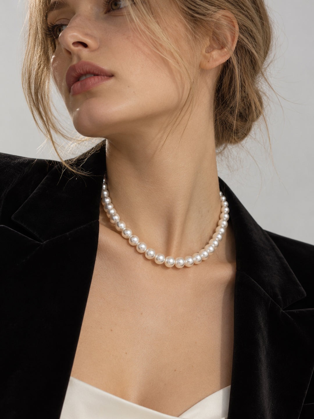 Cyrielle Magnetic Pearl Necklace - view 3