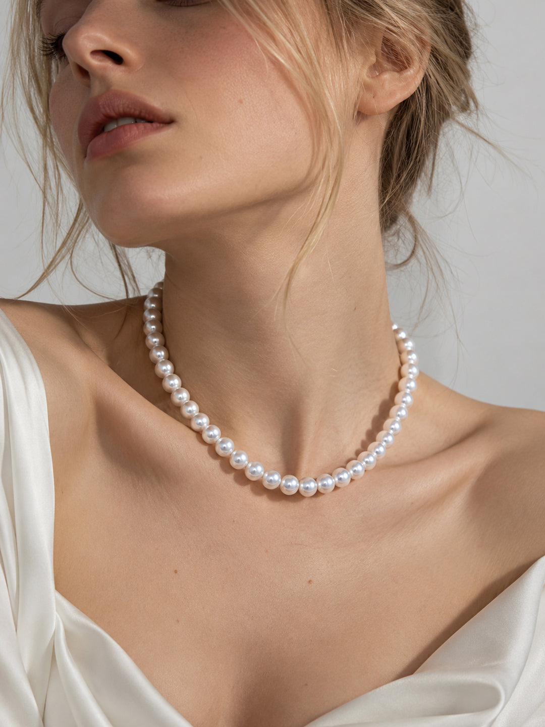 Cyrielle Magnetic Pearl Necklace - view 4