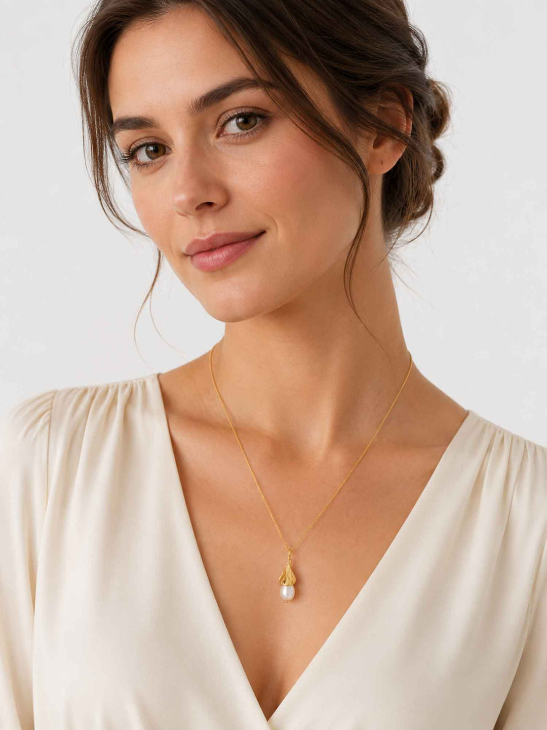 Drop Pearl Gold Necklace