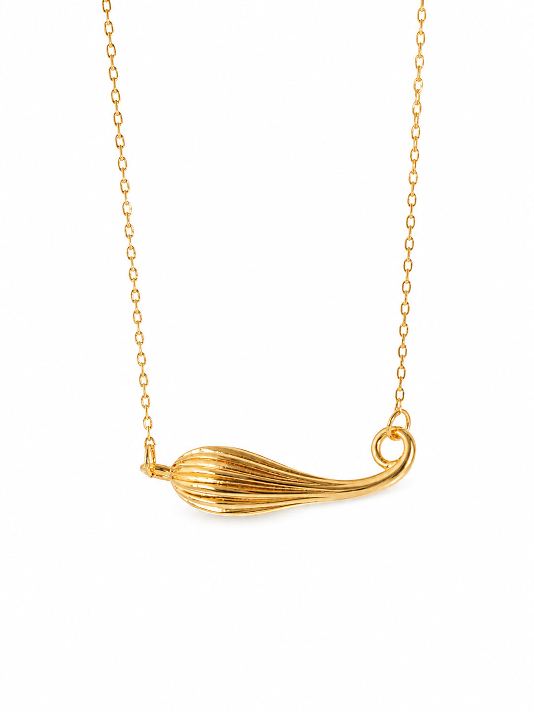 Delicate gold-plated bracelet with fluted charm