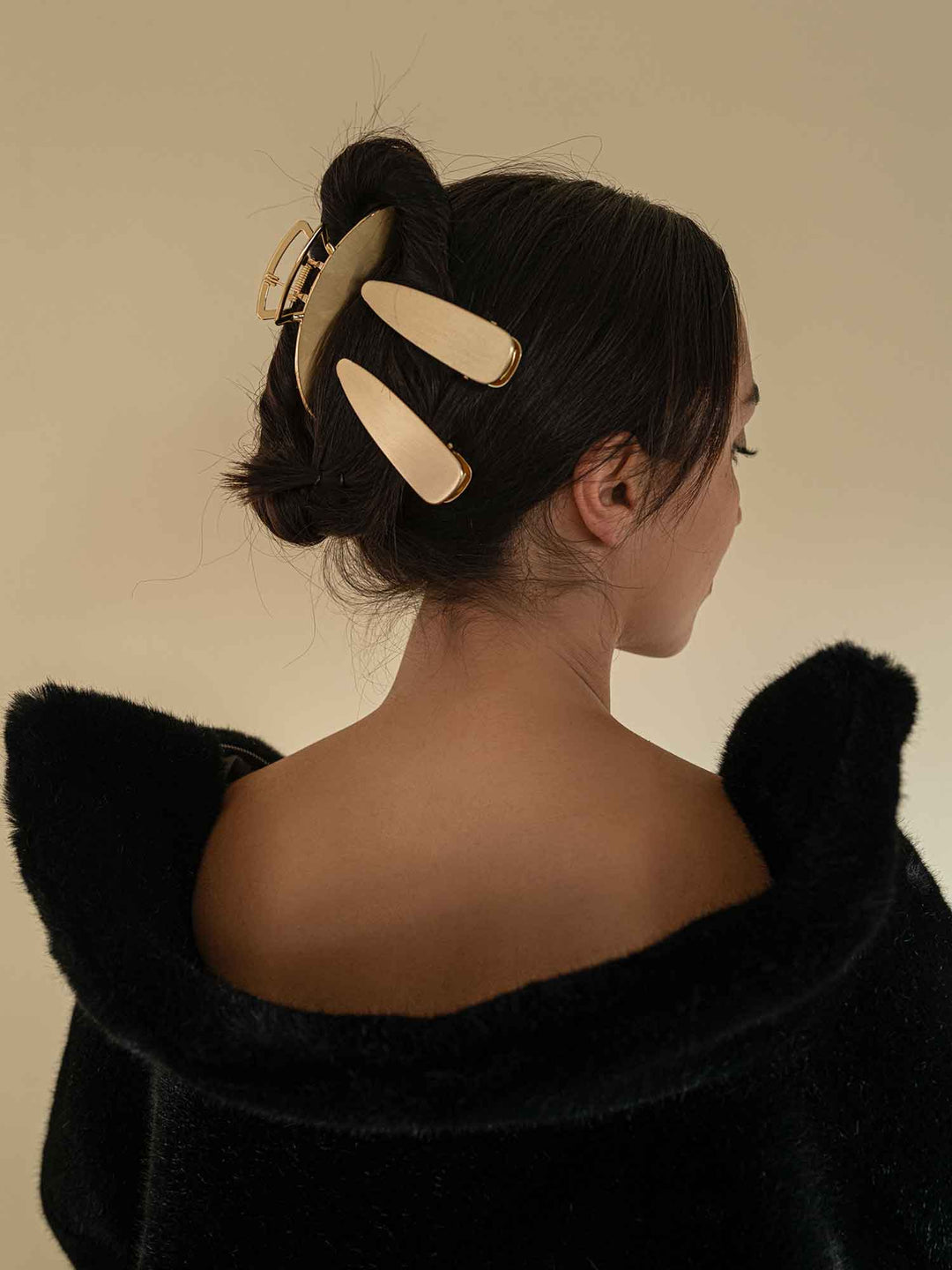 Hebe Matte Gold Hair Clip
