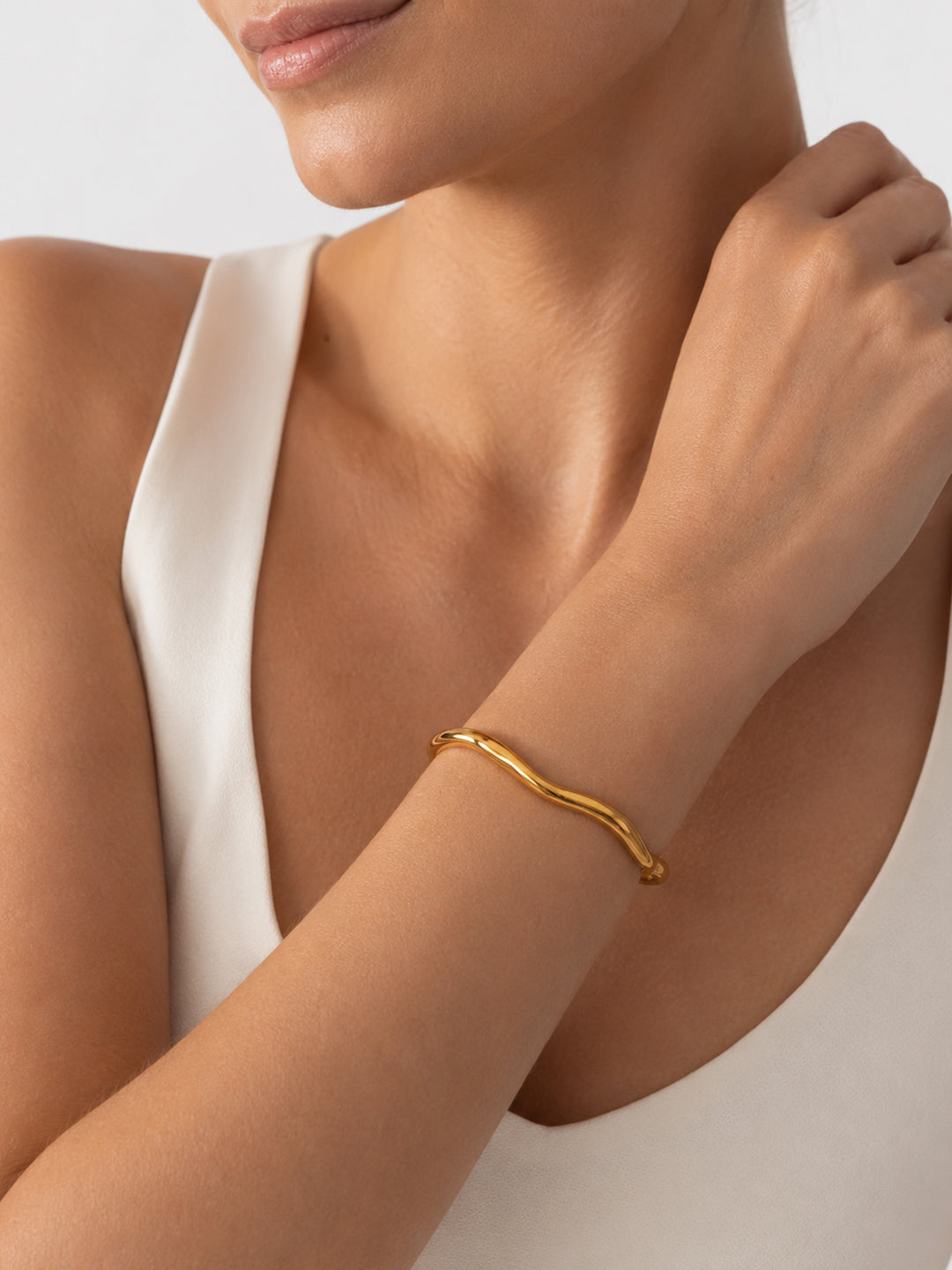 Irregular hook bracelet styled on wrist
