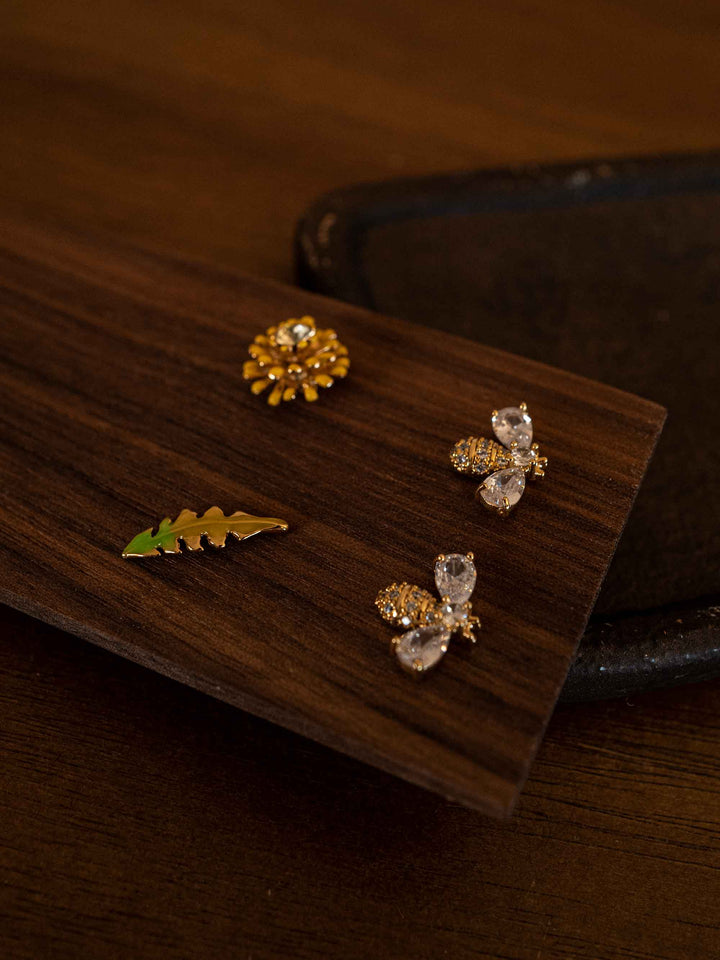 A bee and flower set of earrings