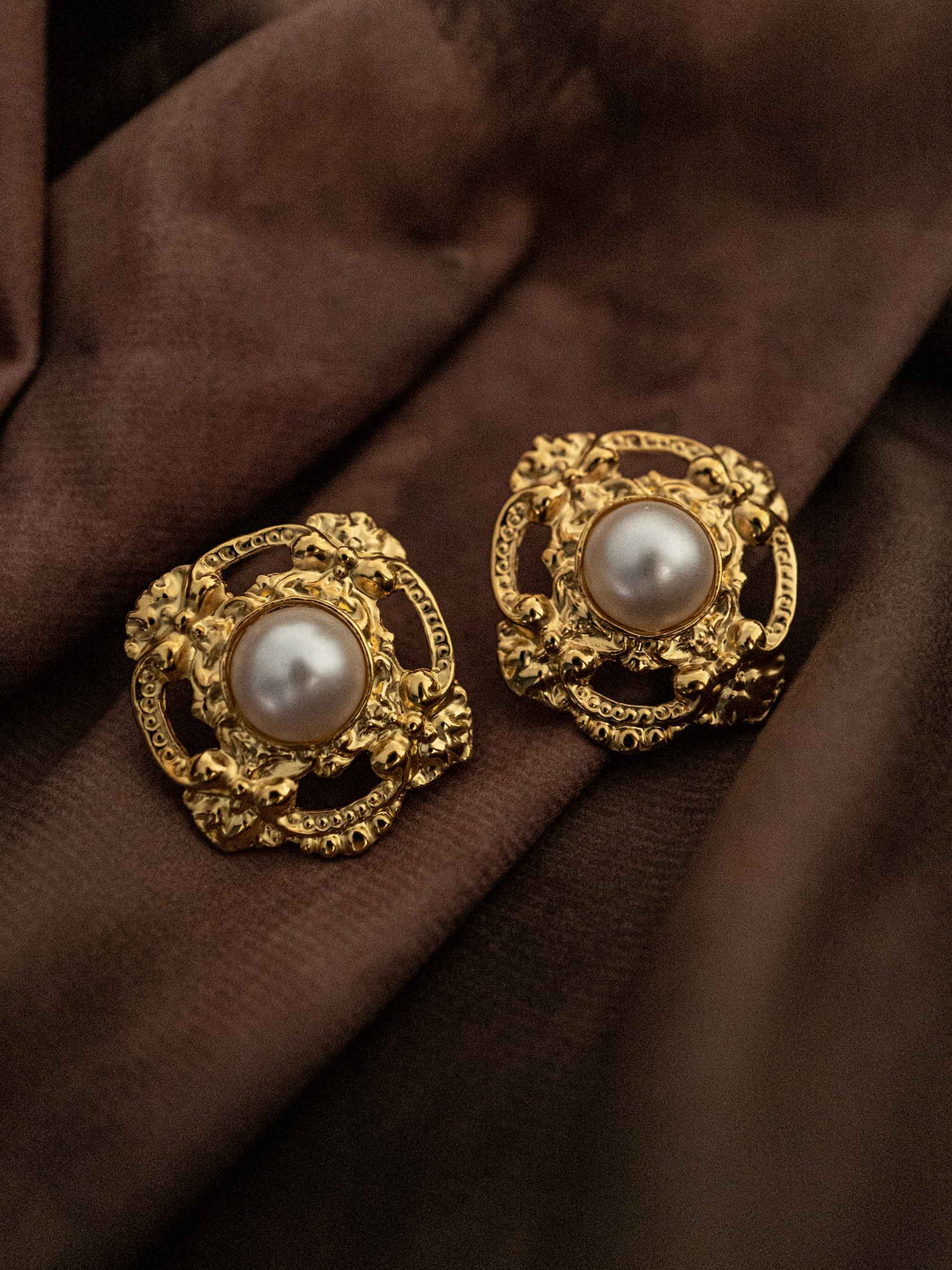 Classic Hollow Pearl Silence Gold Earrings
