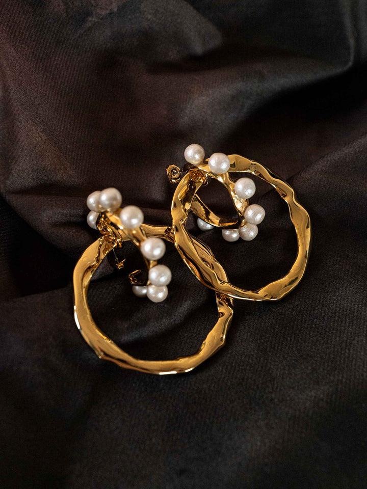 A gold hoop earring that can be worn as a detachable piece.