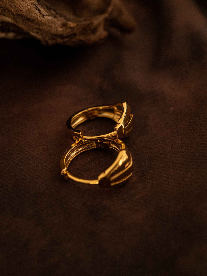 One gold hoop earring
