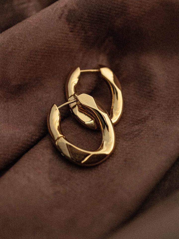 One oval hoop earrings