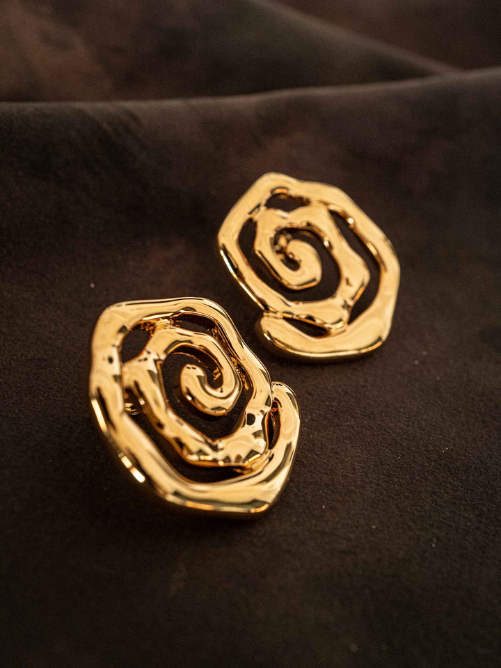 One gold openwork earring