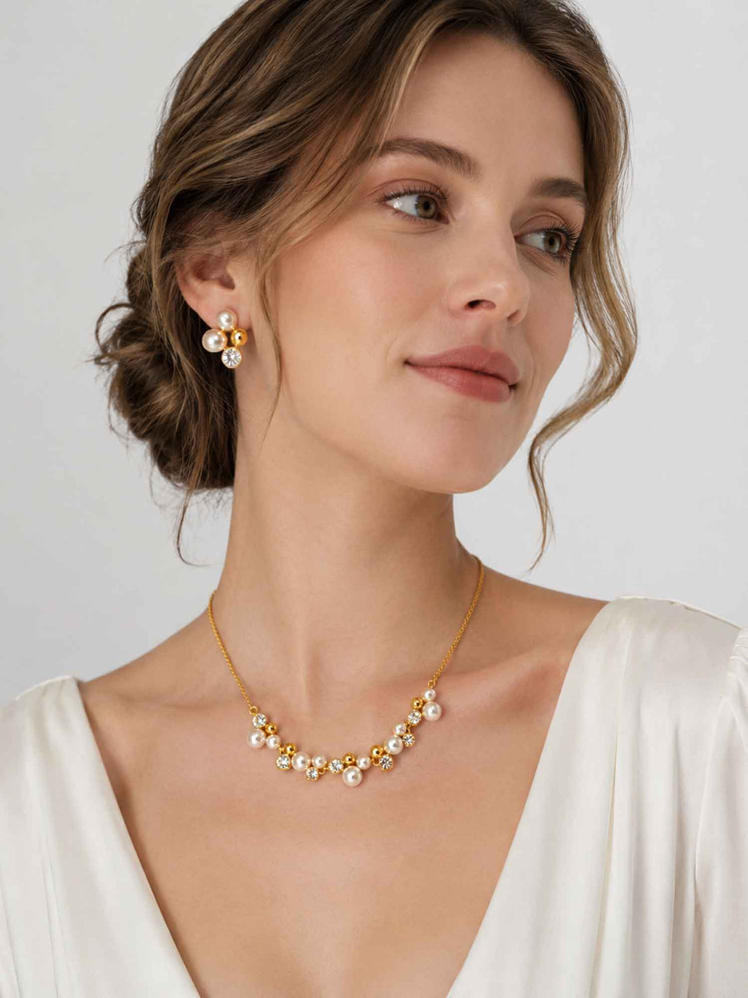 jessamine-crystal-pearl-cubic-zirconia-necklace-model-side