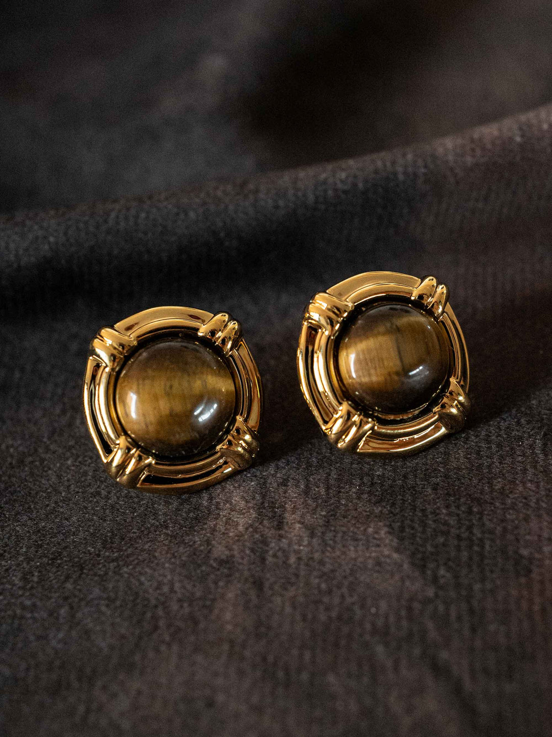 A pair of earrings with golden cat&