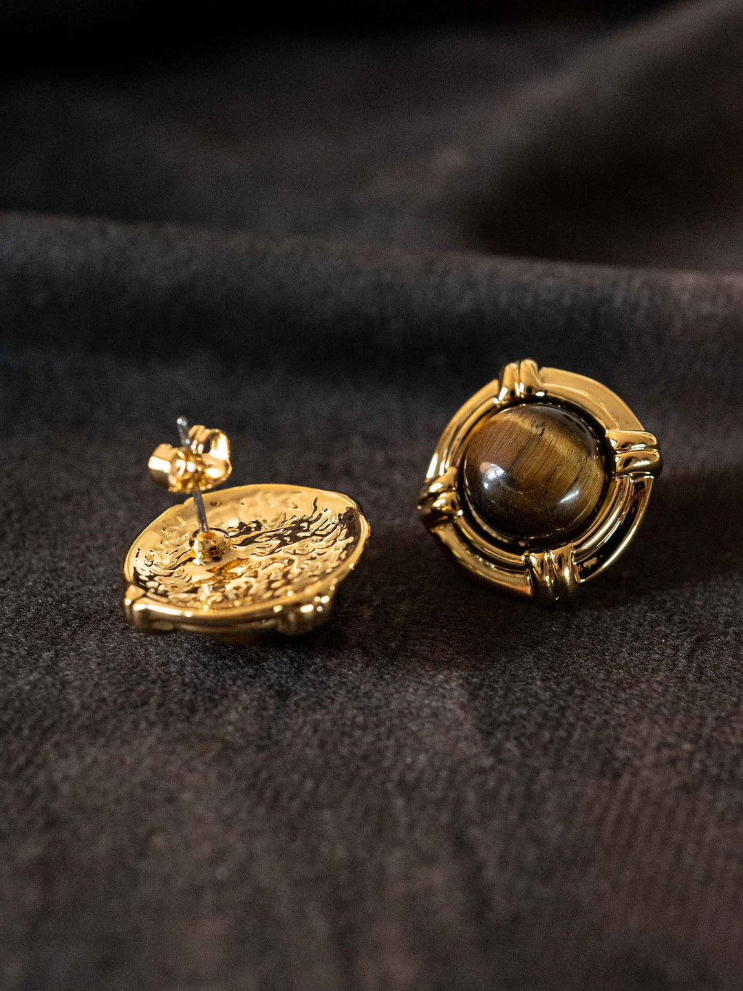 A pair of earrings with golden cat&